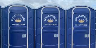 Best Deluxe Portable Toilet Rental  in Vinton, VA
